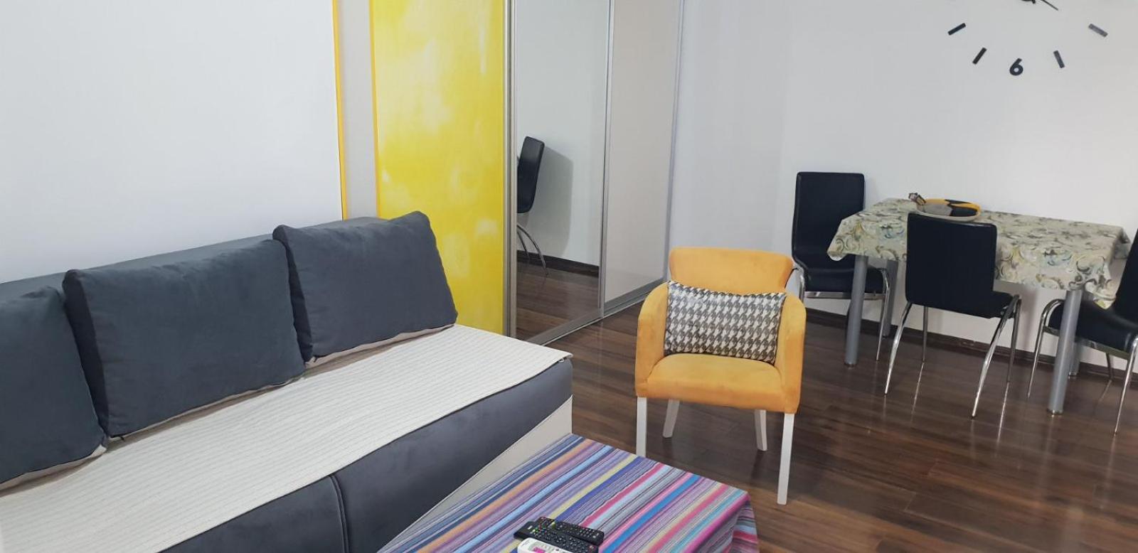 Yellow Apartment, Central ポドゴリツァ エクステリア 写真