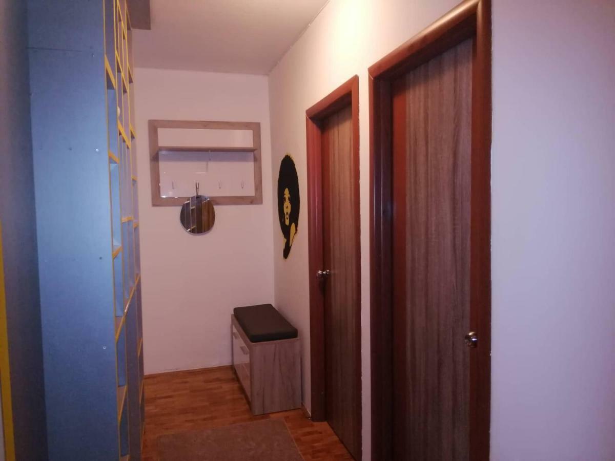 Yellow Apartment, Central ポドゴリツァ エクステリア 写真